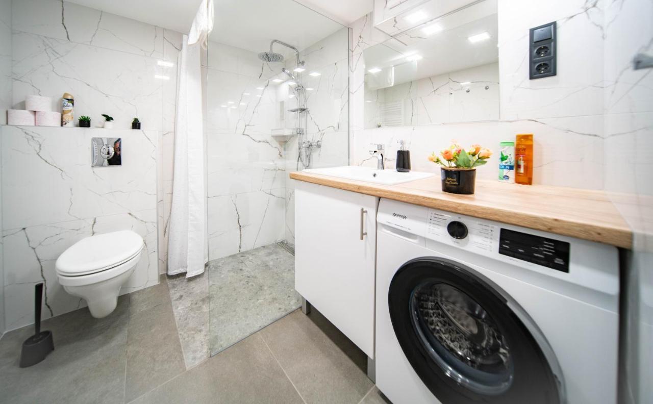 Free Parking Basilica Rob'S Home - Ac, Wi-Fi, Smart Tv ブダペスト エクステリア 写真